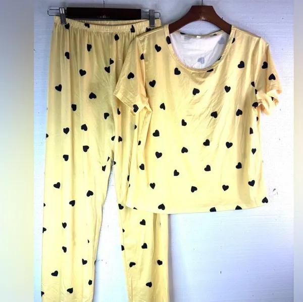 SHEIN L Black Hearts on Bright Yellow 2-Piece Set Pajamas - Image 8