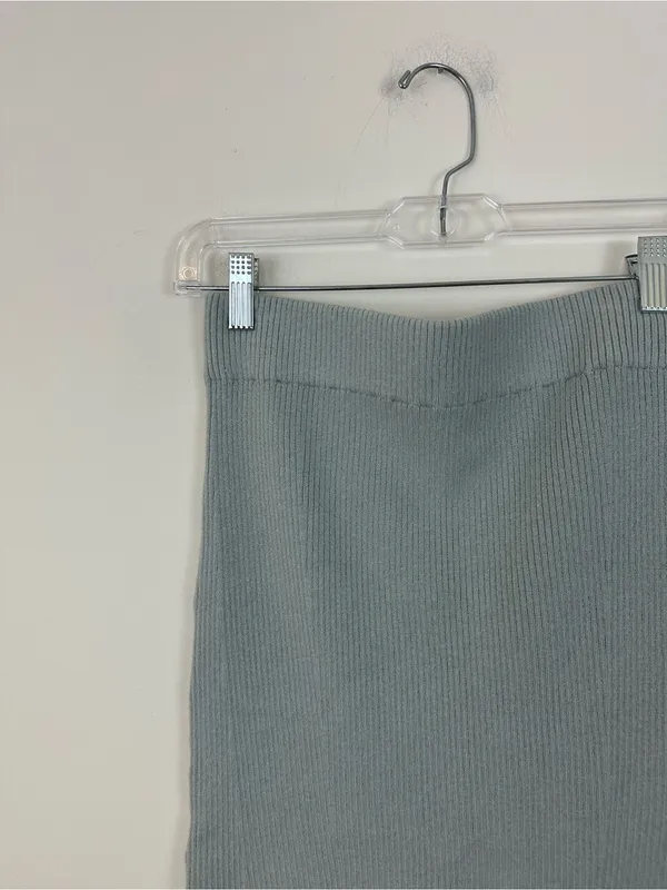 Abercrombie and Fitch Light Blue Gray Knit Midi Skirt Size Small NWT - Image 2