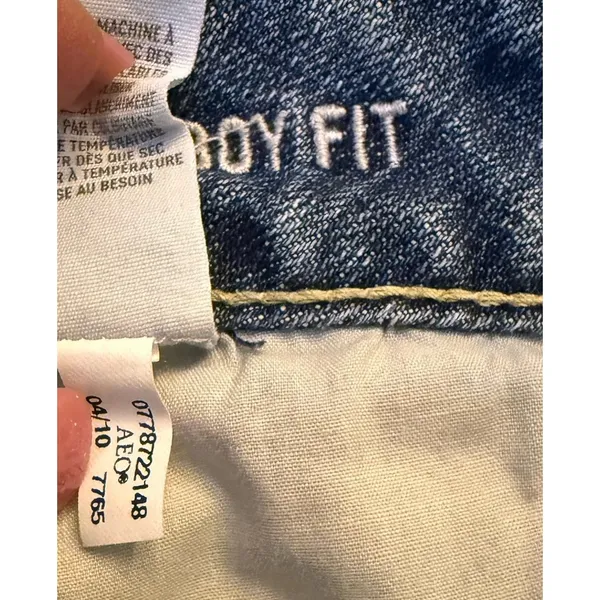 Y2K American Eagle 00 Boy Fit Cropped Low Rise Jeans Blue Distressed Denim Capri - Image 7