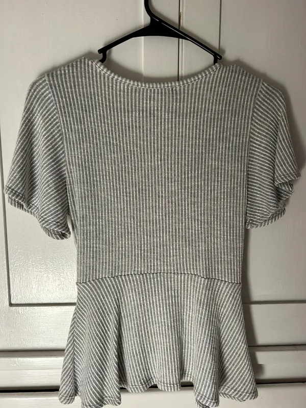 Short Sleeves Top Gray - Image 2