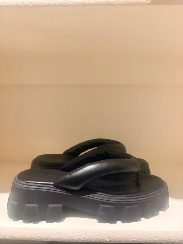 Forever 21 Black Chunky Platform Thong Sandals - Image 3