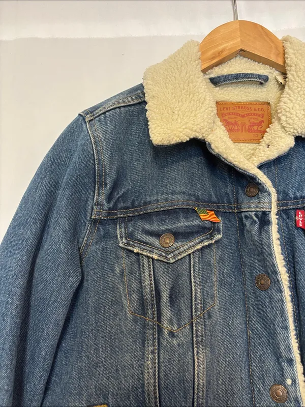 Levi's Sherpa Trucker Denim Jacket Blue Size Small - Image 4