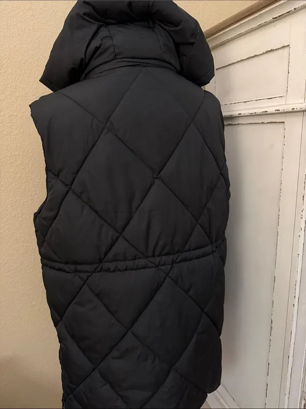Primark Women’s Black Quilted Hooded Puffer Gilet - Image 7