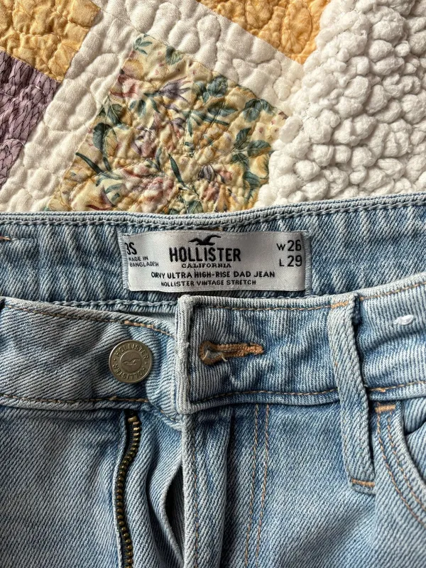 Curvy Ultra High-Rise Dad Hollister Jeans - Image 3