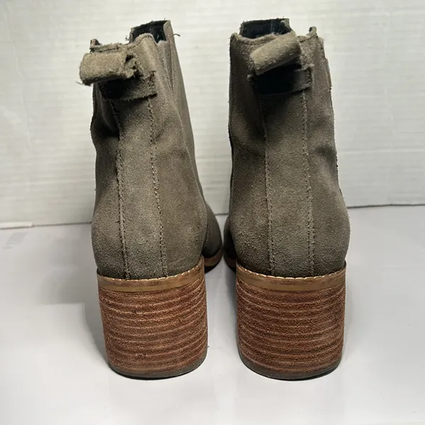 TOMS Women's Esme Desert Taupe Suede Chelsea Boot Size 8. 2.5” heel size - Image 5