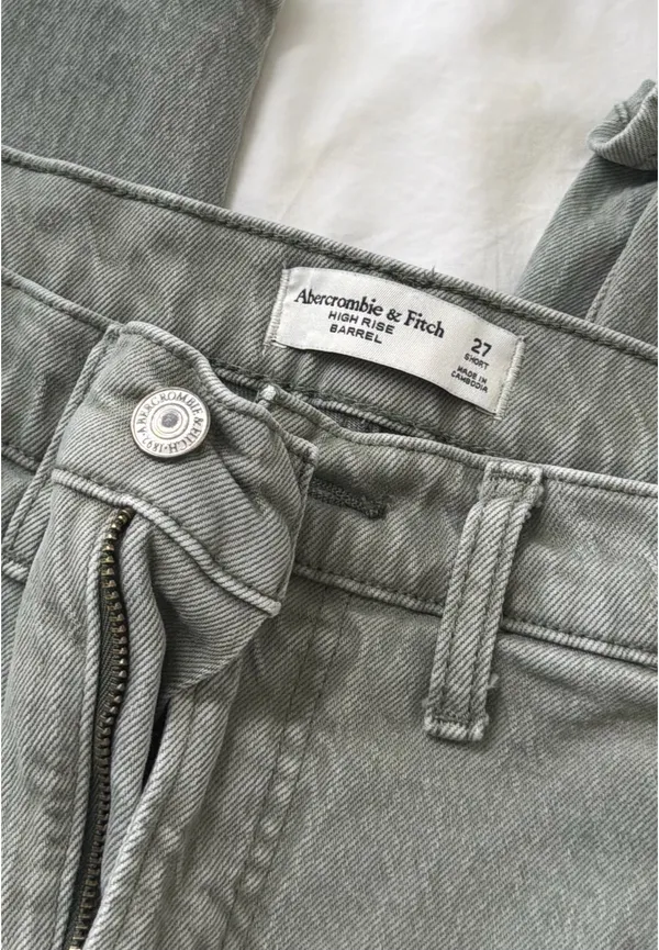 Abercrombie High Rise Barrel Jeans - Image 4