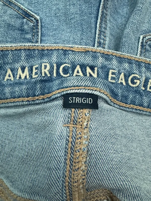 American Eagle Strigid Distressed Mom Jeans Size 10 Short - Image 5