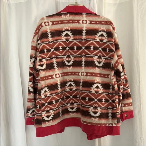 Aztec Patterned boho Pink fuzzy button up shacket Cardigan sweater size medium - Image 6