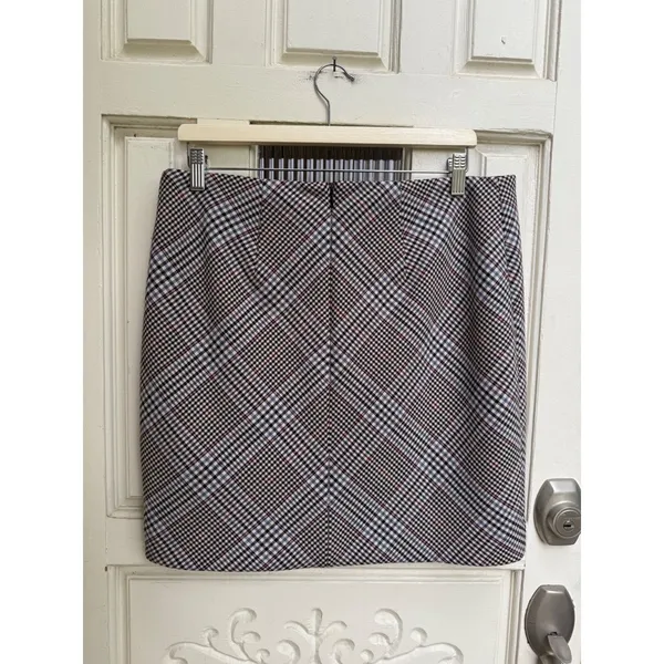 White House Black Market Plaid Zip Mini Skirt Womens Black Blue Burgundy Size 8 - Image 4