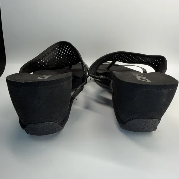 DKNY woman shoes Size 7 Used . Good.‎ 3" Platform - Image 3