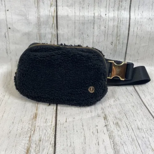 Lululemon Everywhere Belt Bag Black Fleece Sherpa with Gold Hardware 1L - Image 5