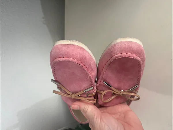 Suttons Ugg Women’s Australian Pink Leather Moccasins Flats Size 37 or 6.5 - Image 9