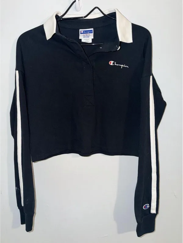 Size X-Small Champion Women's Black Cropped Long Sleeve Logo Sweatshirt. - Image 3