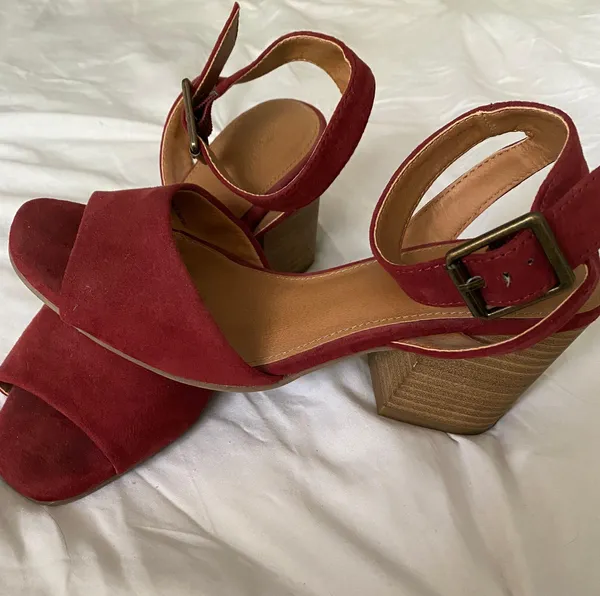 Universal Threads Dark Red Suede Heeled Sandals - Image 2