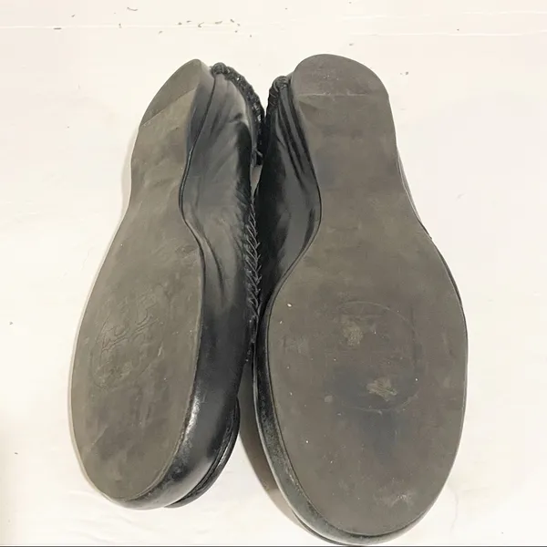 Tory Burch 6.5‎ Medallion Black Leather Rubber Sole Flats - Image 7