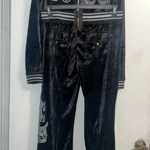 BCBG Max Azria BLACK VELVET BLING SILVER STUD DRAGON & LOGO HOODIE & CROPPED PANTS SET NWT - Image 13