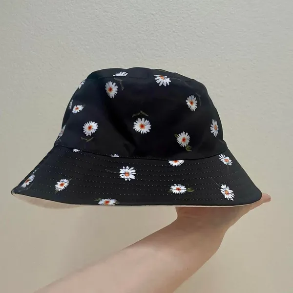 alice + olivia flower bucket hat  - Image 4