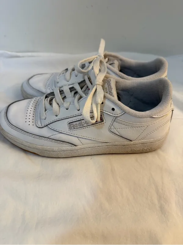Reebok White Leather Low-Top Sneakers with Gray Accents - Image 4