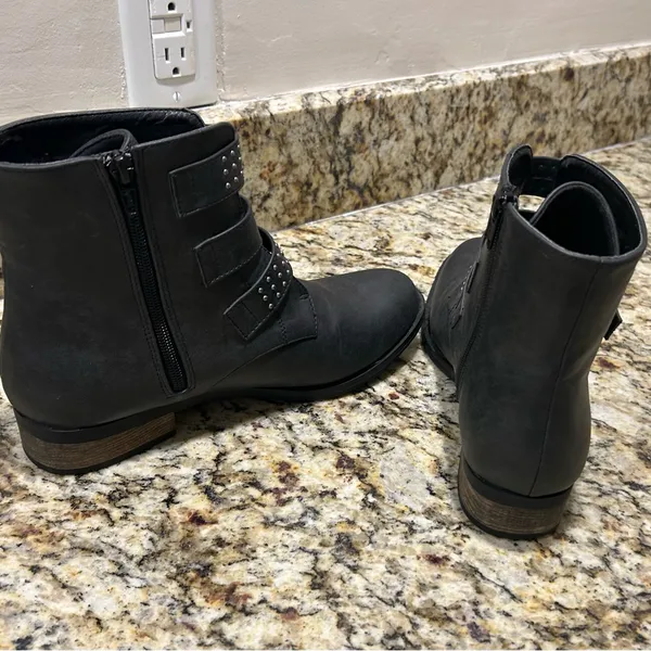 Booties Elegant Black Studded Ankle Booties 8 1/2 M Diba - Image 5