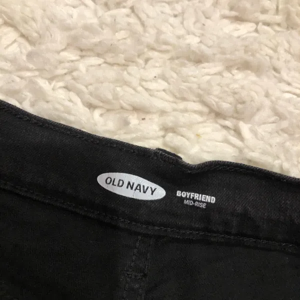 Old Navy Mid Rise Distressed Boyfriend Jean Shorts Black‎ 4 - Image 6