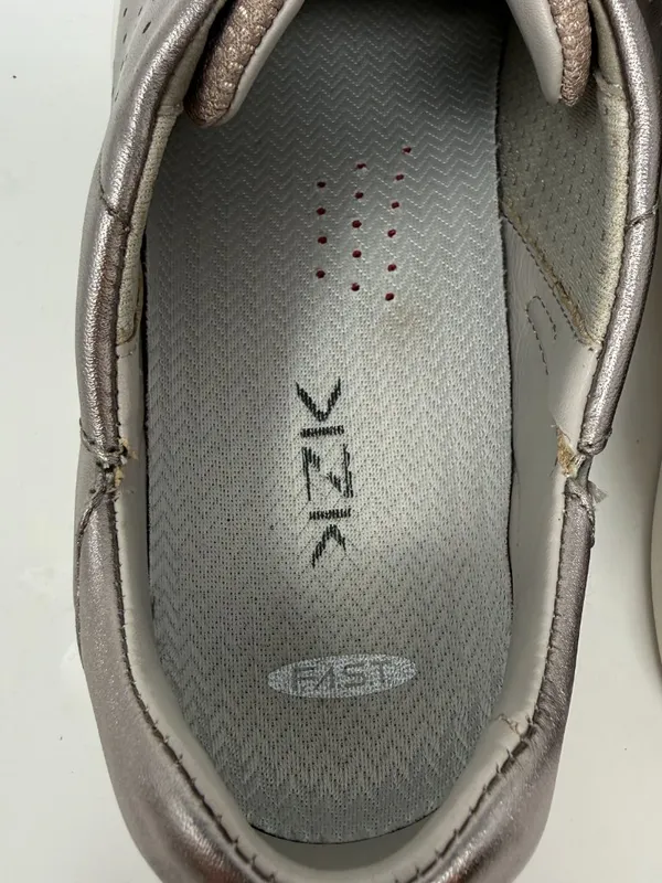 Kizik Miami Hands-Free Slip-On Sneaker Women's 8M Metallic Silver Leather Casual - Image 14