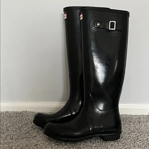 Hunter Black Gloss Tall Rain Boots with Red Logo Accent Size 8 - Image 3