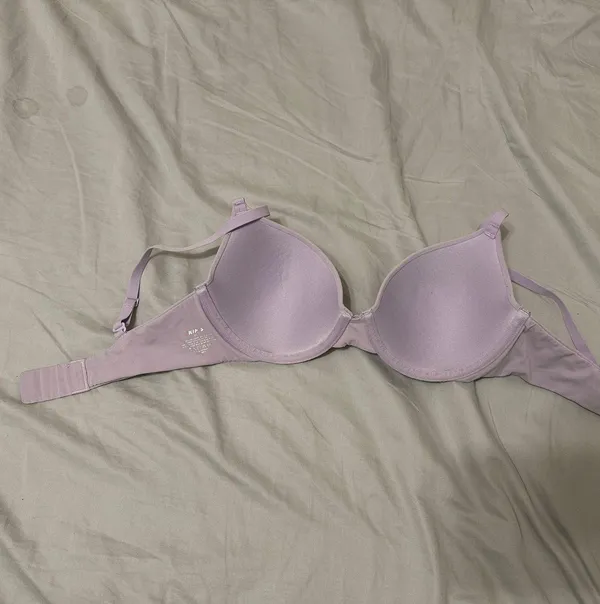 SKIMS FITS EVERYBODY T-SHIRT BRA in Lily Size 32C ($54) - Image 5