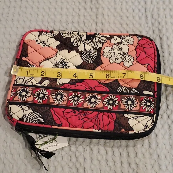 NWT Vera Bradley IPad/Ereader Sleeve/cover - Image 5