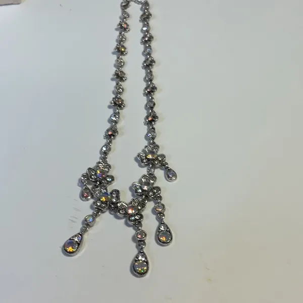 Sparkle sparkle with this silver toned necklace - Image 4