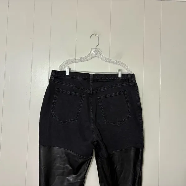 Abercrombie 90s Straight Ultra High Rise Jeans Black Faux Leather Size 34/18 - Image 8