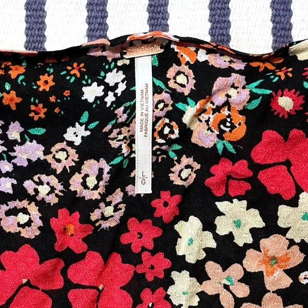 Free People NWOT Ava Floral Reversible Micro Top Large - Image 9