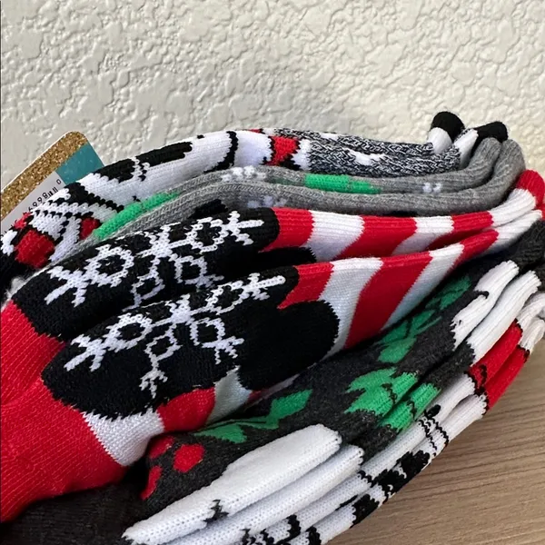 Disney Black, White, and Red No show Casual Socks 5 pairs - Image 4