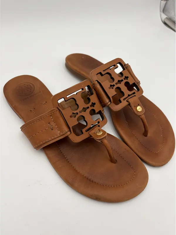 Tory Burch $248 Woman’s 7M Brown Leather Thong Sandals with Logo Accent Size 7M - Image 3