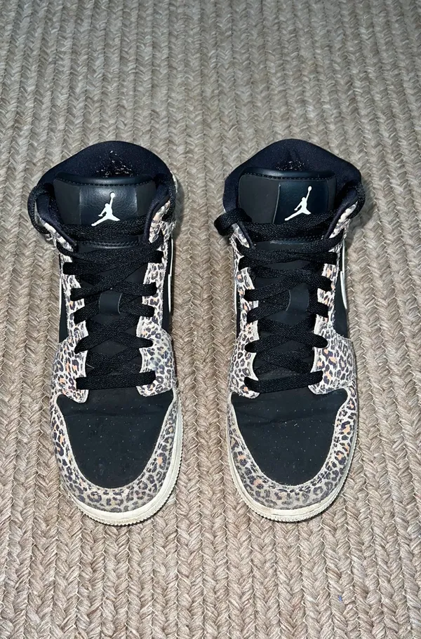 Jordan 1 Mid SE Leopard - Image 2