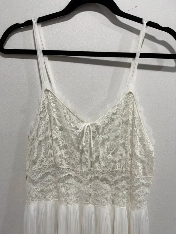 Vintage 1950s Rhythm Lingerie Sheer Pleated Lace Nightgown 34 - Image 3