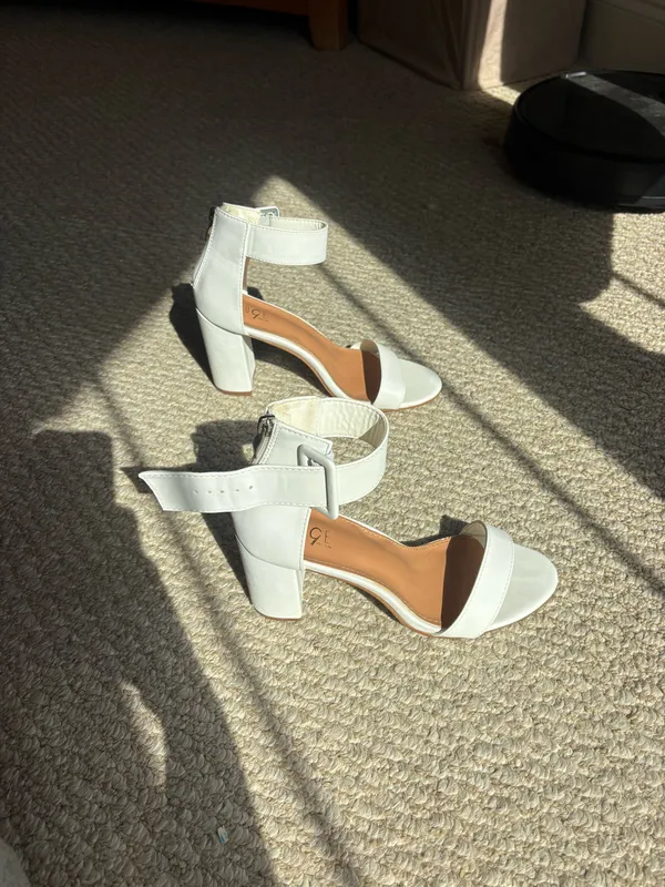 White heels Size 9 - Image 2
