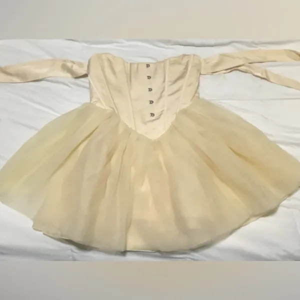 Oh Polly : Off Shoulder Tulle Skirt Mini Dress in Ivory, Size 4, Worn ONCE! - Image 4