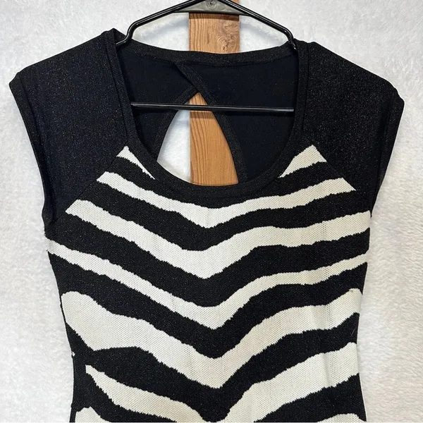 Forever 21 Black & White Zebra Print Sleeveless Bodycon Dress Size M‎ - Image 2