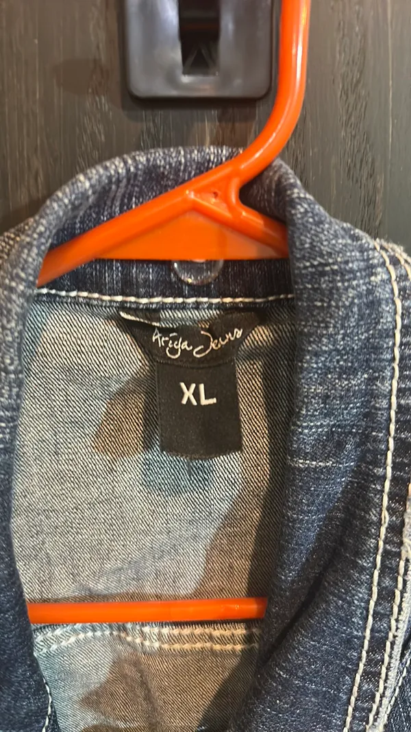 Ariya Jeans Sleeveless Jean jacket - Image 3