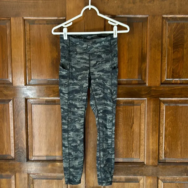 Lululemon Speed‎ Up Mid Rise Legging Size 4 Camouflage Evergreen Camo Green - Image 2