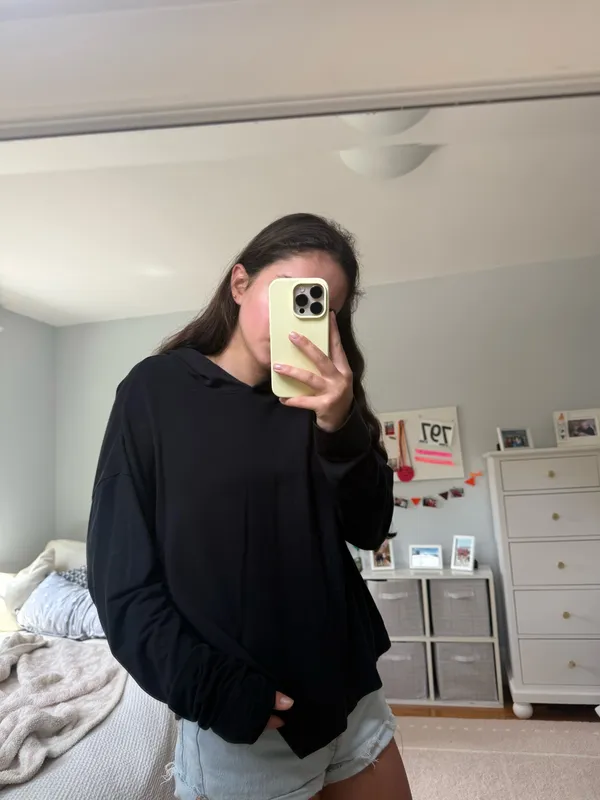 Vineyard Vines Hoodie - Image 2