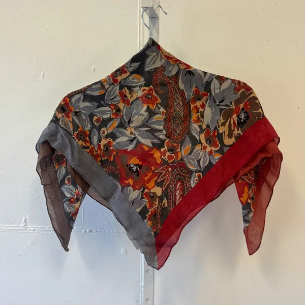 Vintage 70s Oscar de la Renta Floral Paisley Square Scarf Red Grey Silk 29x29 - Image 2