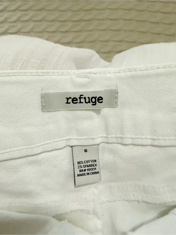 refuge White High-Rise Denim Shorts - Image 3