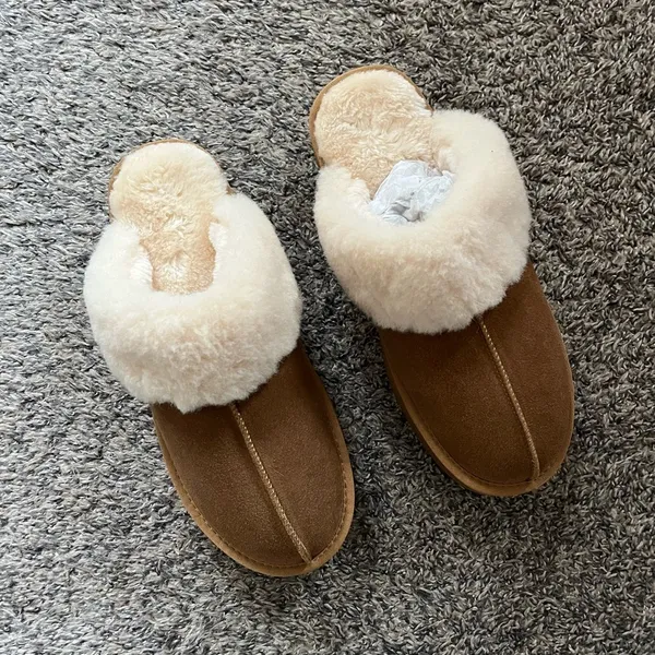 Dream Paris NWOT Faux Fur Brown and Tan Platform Slippers with Box - Image 2