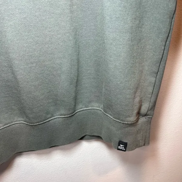 Gameday Social Iowa Hawkeyes Football Embossed Crewneck Sweatshirt Gray Sz Large - Image 7