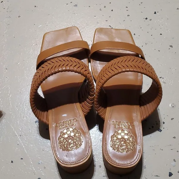 Brown Vince camuto sandals. size 9M - Image 4