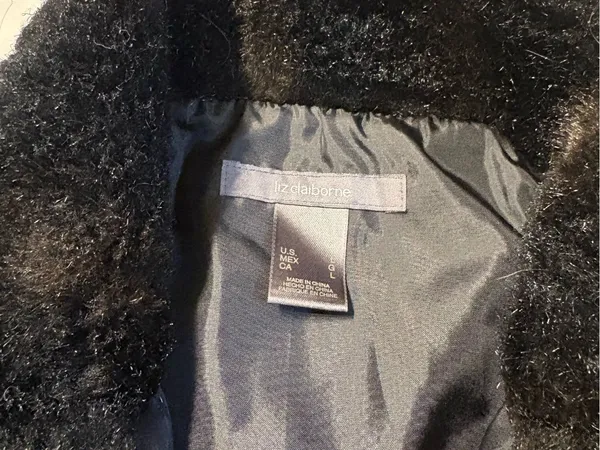 Liz Claiborne Women’s Black Quilted Zip-Up Vest with Faux Fur Collar Size L - Image 5