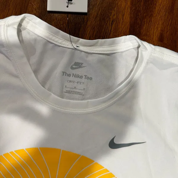 The Nike Tee Women's - Dry Fit - Long Sleeve - Size‎ M - NEW With Tags. - Image 7