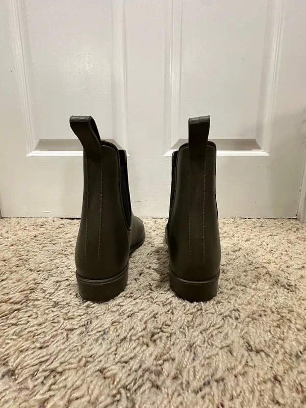 Ankle rain boots by Target. Green, beautiful shape - Image 2
