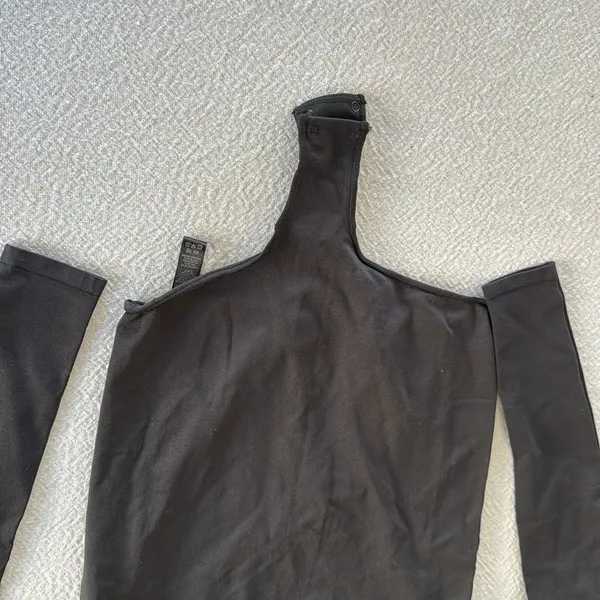 SKIMS Essential Bodysuits Crewmeck long sleeve, Size Small, $78 - Image 7